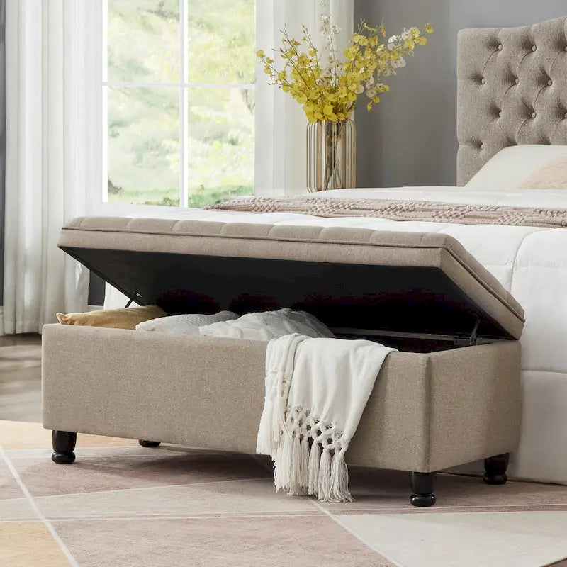 Banc de rangement capitonné en lin avec pieds en bois tournés