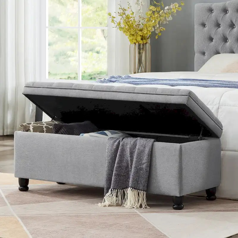 Banc de rangement capitonné en lin avec pieds en bois tournés
