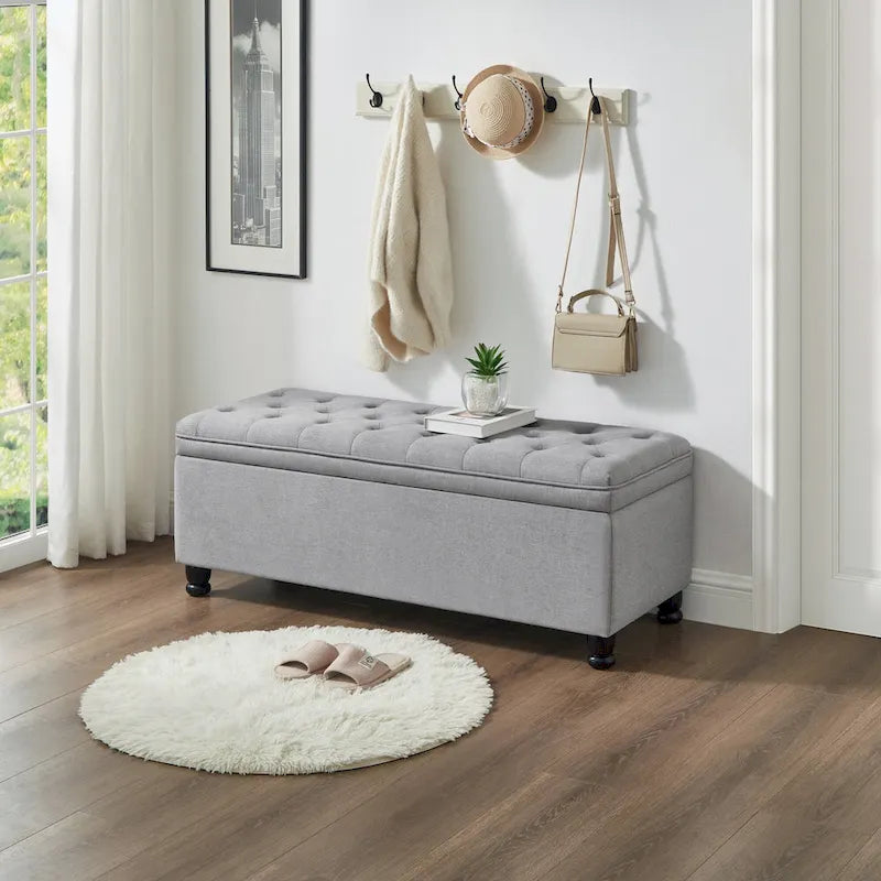 Banc de rangement capitonné en lin avec pieds en bois tournés