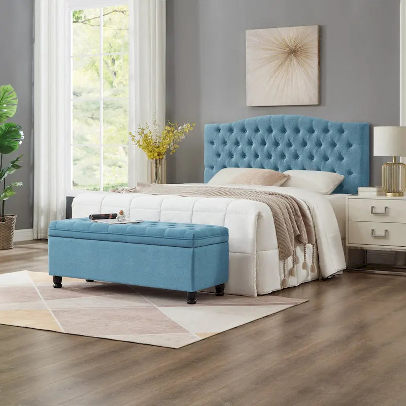 Banco de almacenamiento de tela de lino con botones capitoné y patas de madera torneadas