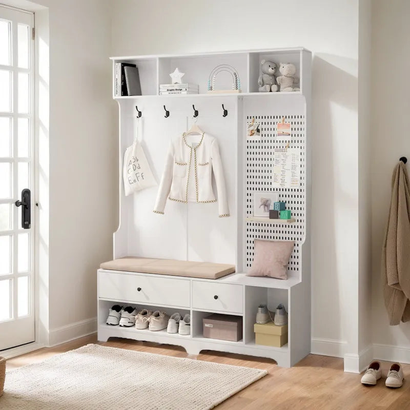 Vielseitige Garderobe für den Flur mit abnehmbarer, leinenbezogener Sitzbank, Kleiderständer, Ablagefächern und DIY-Pinnwand