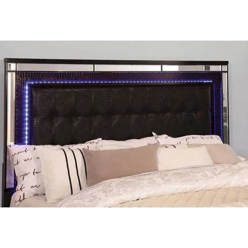 Cama moderna de madera maciza con panel tapizado capitoné y luces LED