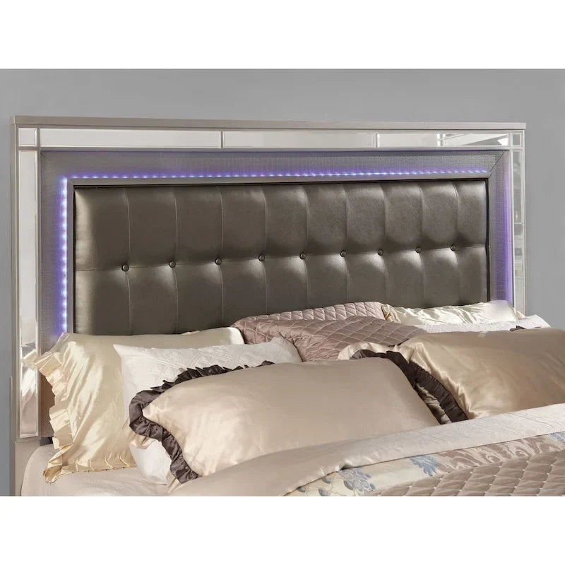 Cama moderna de madera maciza con panel tapizado capitoné y luces LED