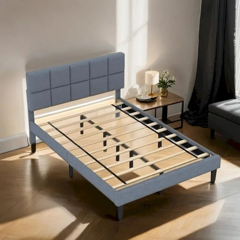 Cama de plataforma de madera de estilo rústico con cabecero