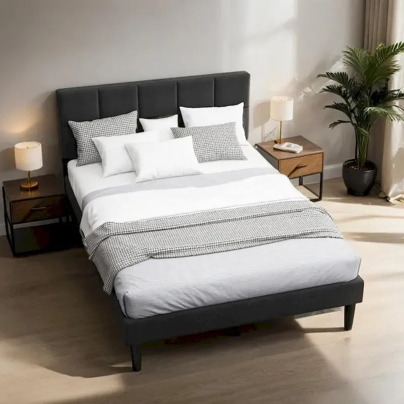 Lit plateforme en bois de style rustique avec tête de lit