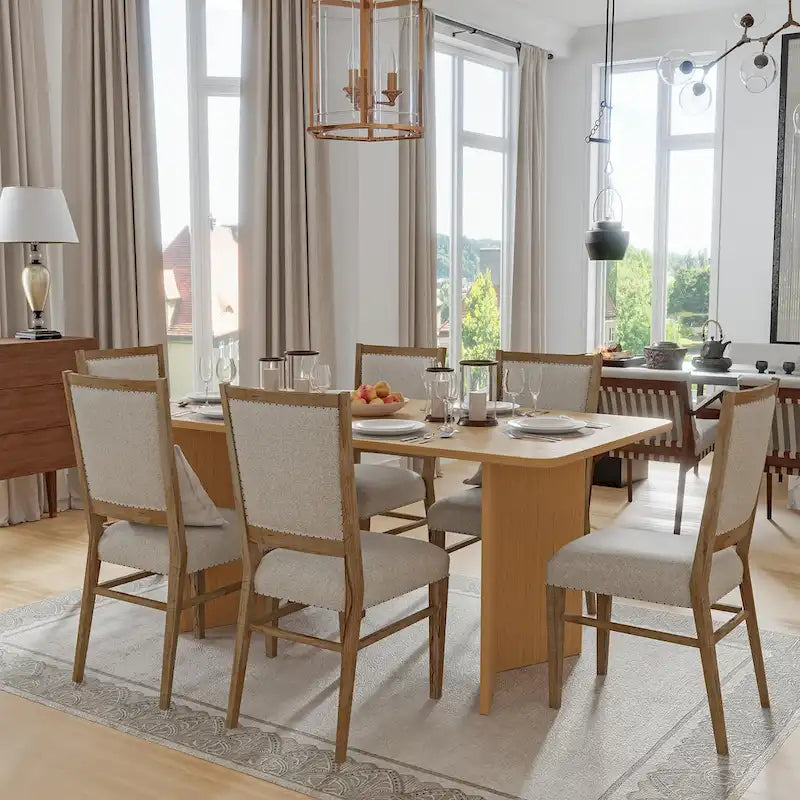 Quadratischer Esstisch aus Massivholz für 6-8 Personen im nordischen Stil