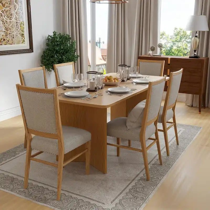 Quadratischer Esstisch aus Massivholz für 6-8 Personen im nordischen Stil