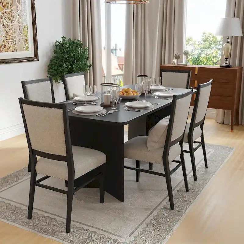 Quadratischer Esstisch aus Massivholz für 6-8 Personen im nordischen Stil