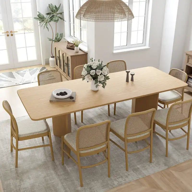Quadratischer Esstisch aus Massivholz für 6-8 Personen im nordischen Stil