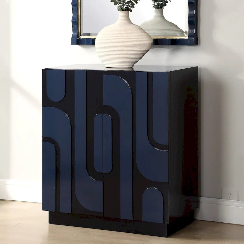 Marineblauer Akzentschrank mit geometrischem Muster