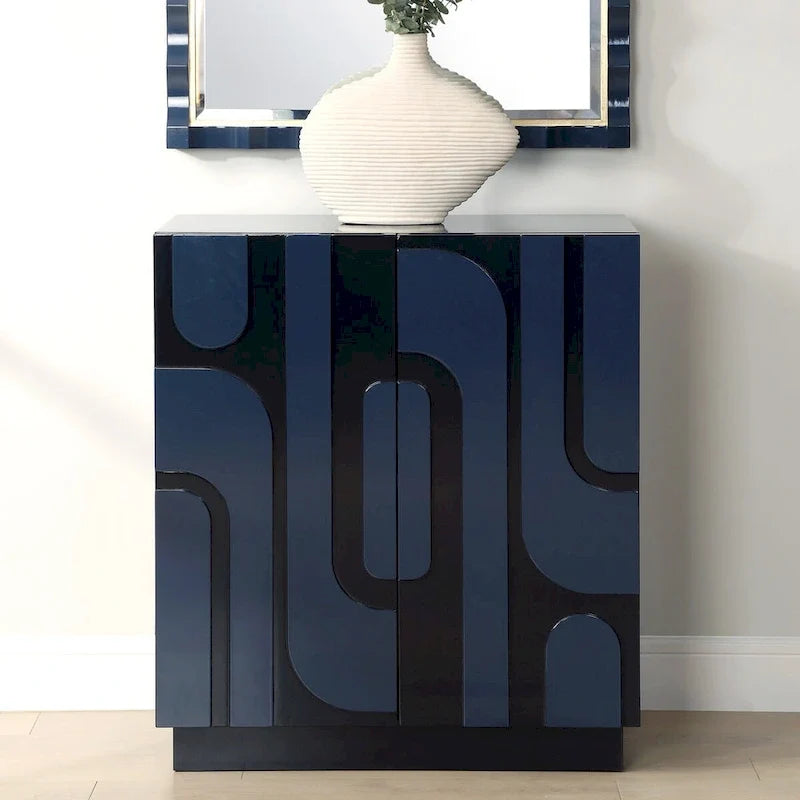 Marineblauer Akzentschrank mit geometrischem Muster
